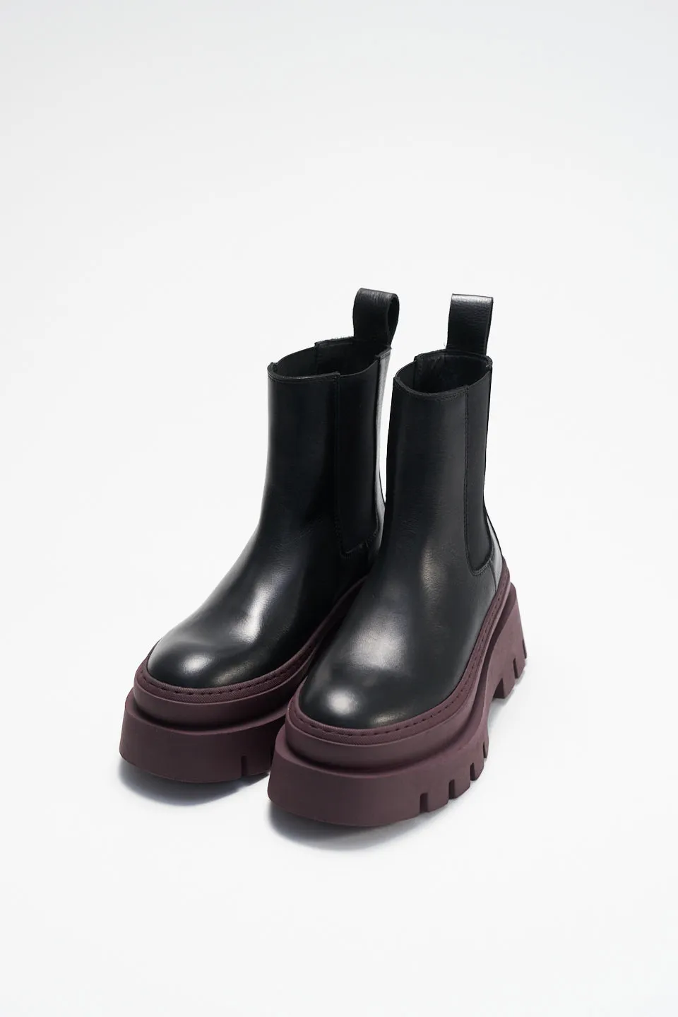 Black Bordeaux Chelsea Boots for Men - Vitello