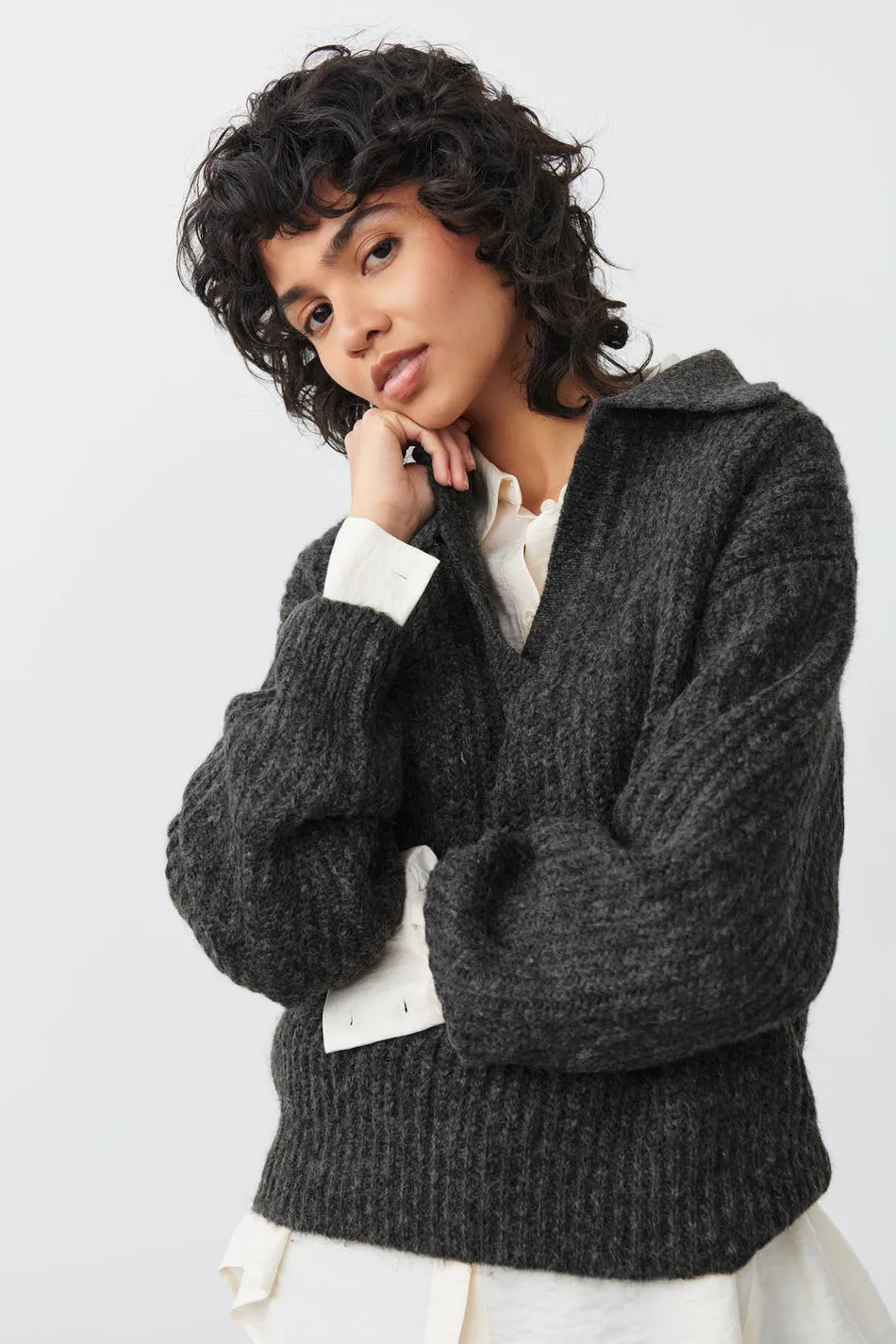 Knit sweater with collar