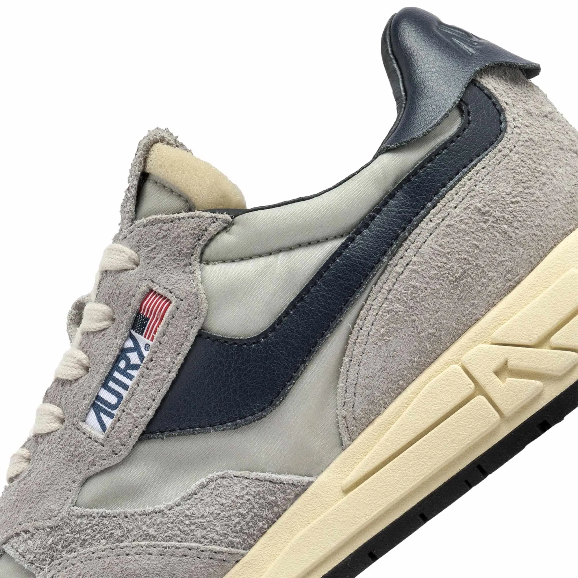 Low Top Sneaker in Loft Grey