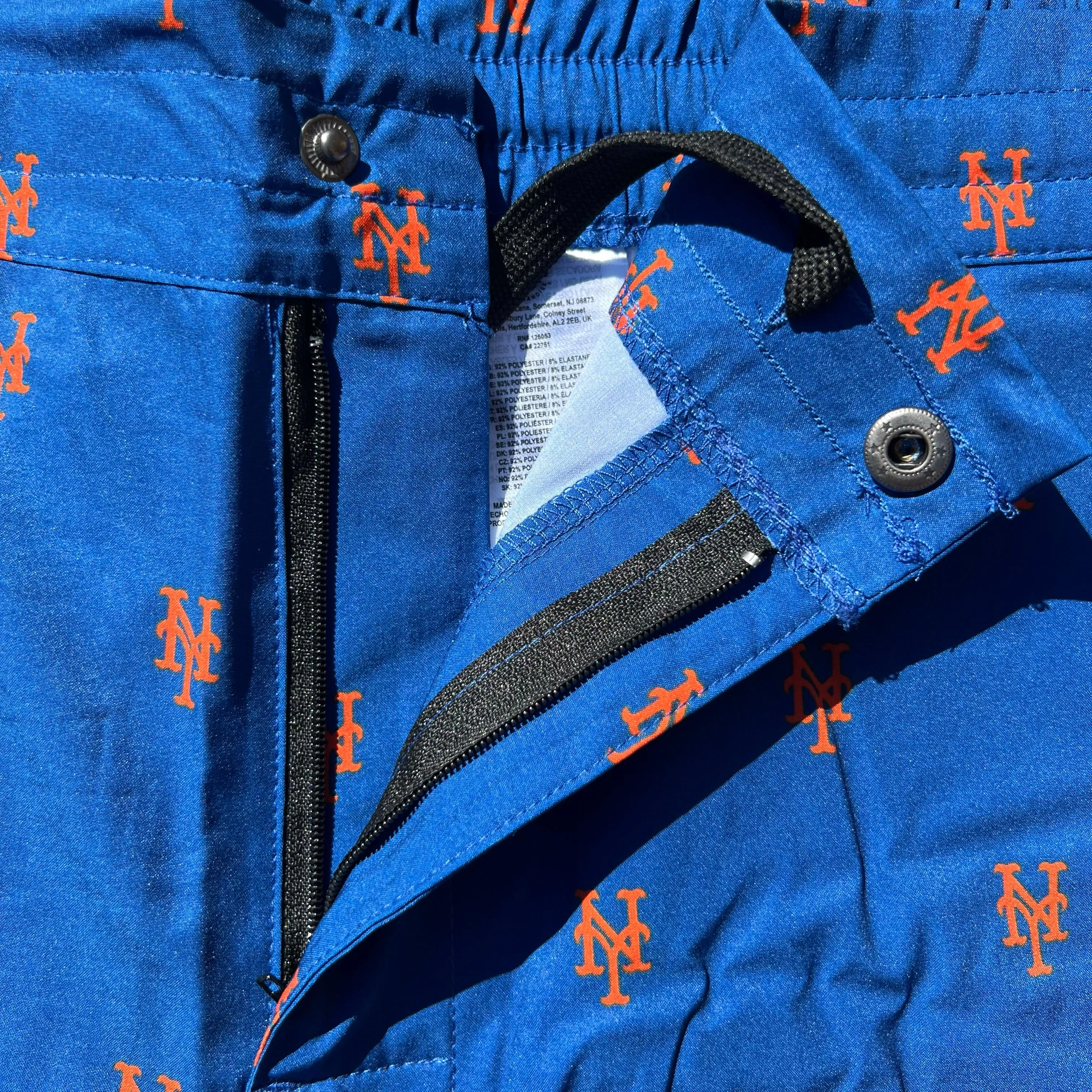 Mets New York logo shorts in black.