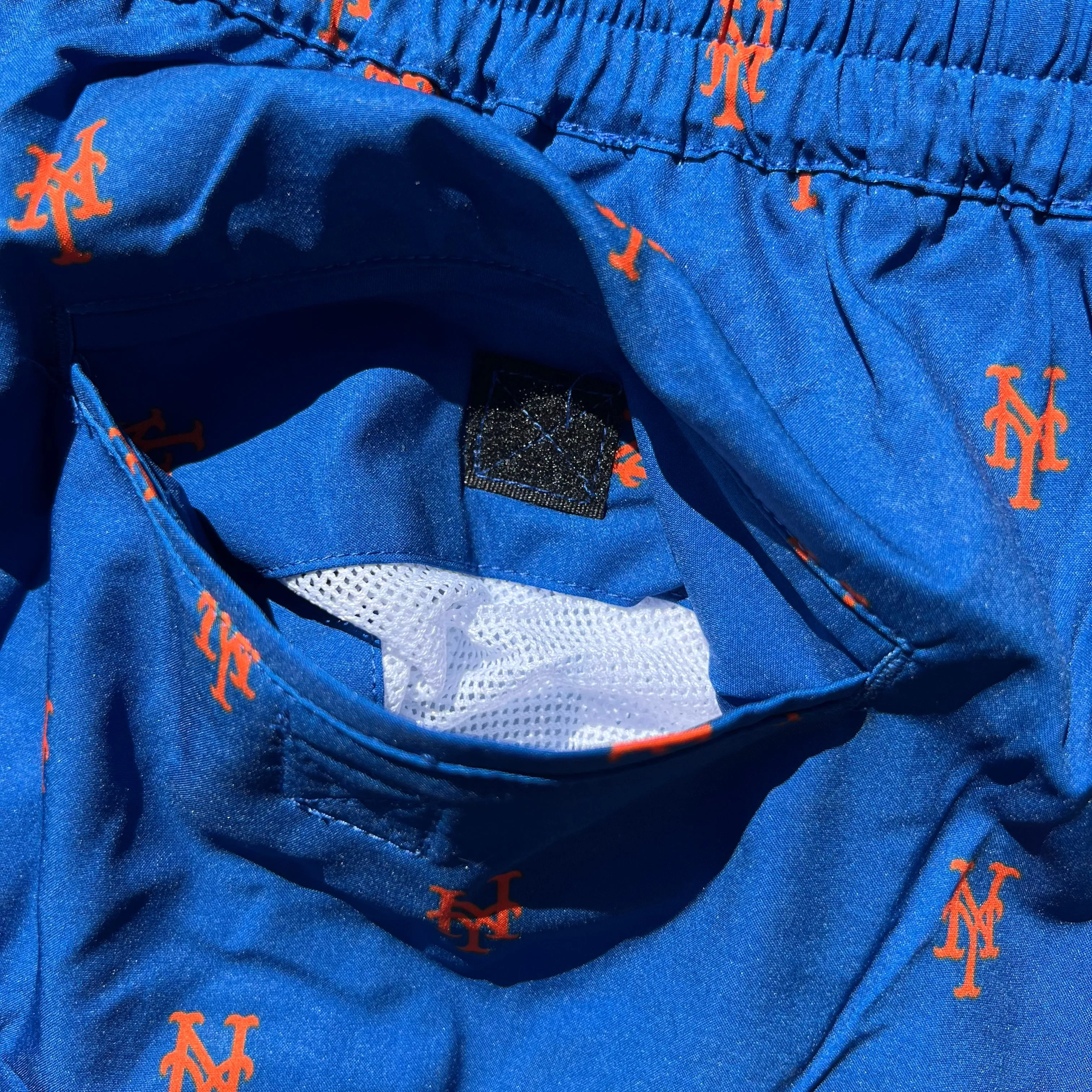 Mets New York logo shorts in black.