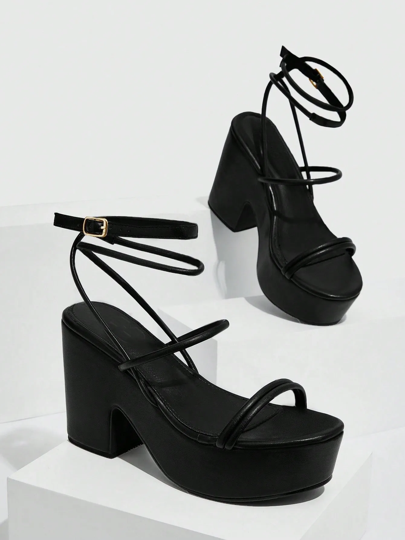 Minimalist Chunky Heeled Black Strappy Sandals for Women