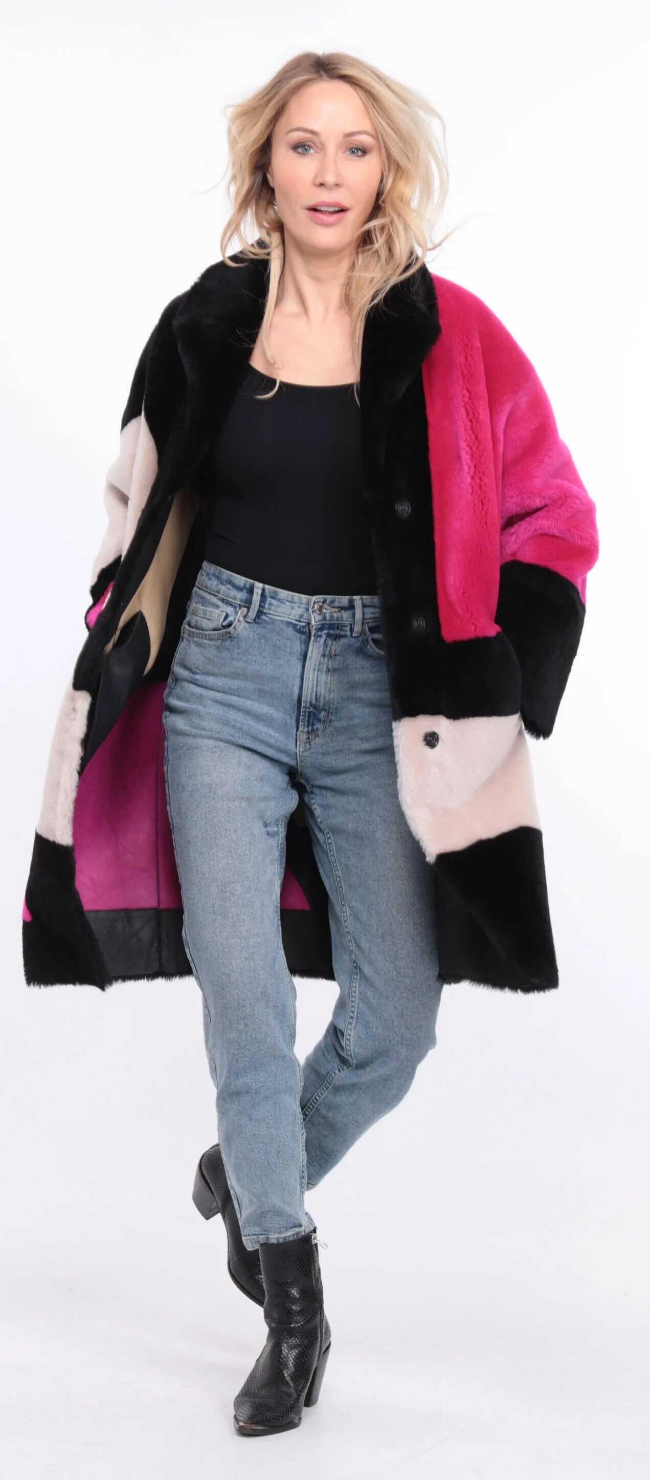 Multicolor sheepskin coat for women with grena accents.