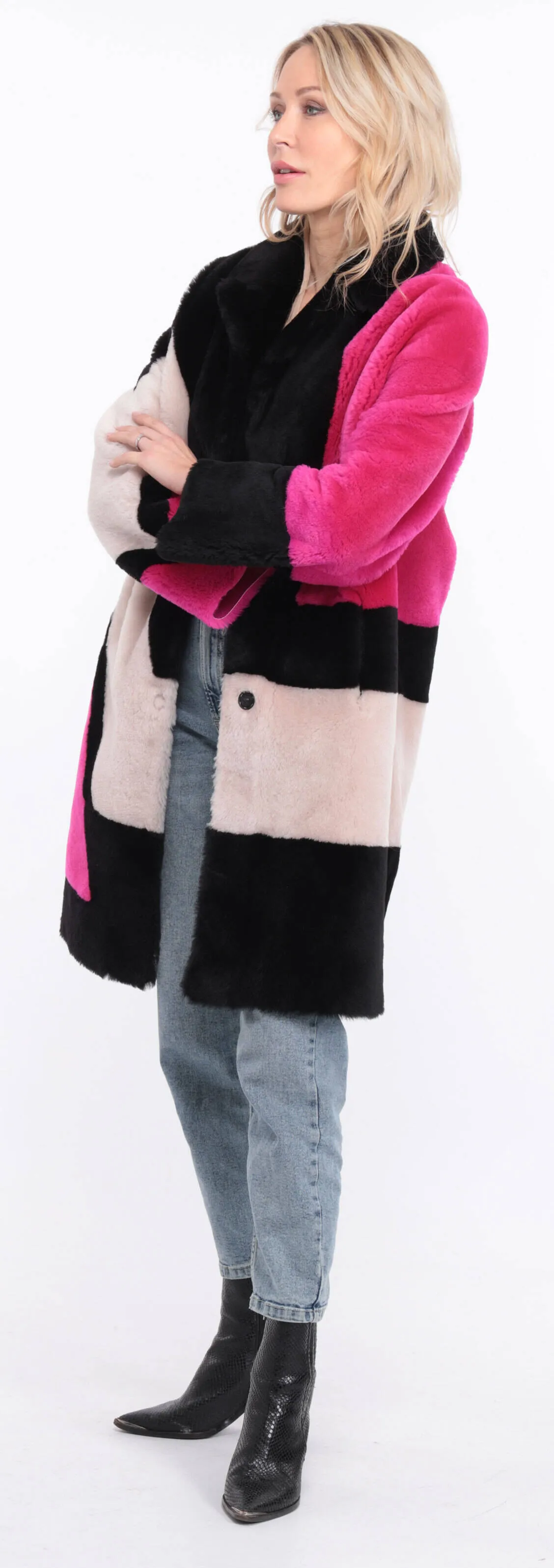 Multicolor sheepskin coat for women with grena accents.