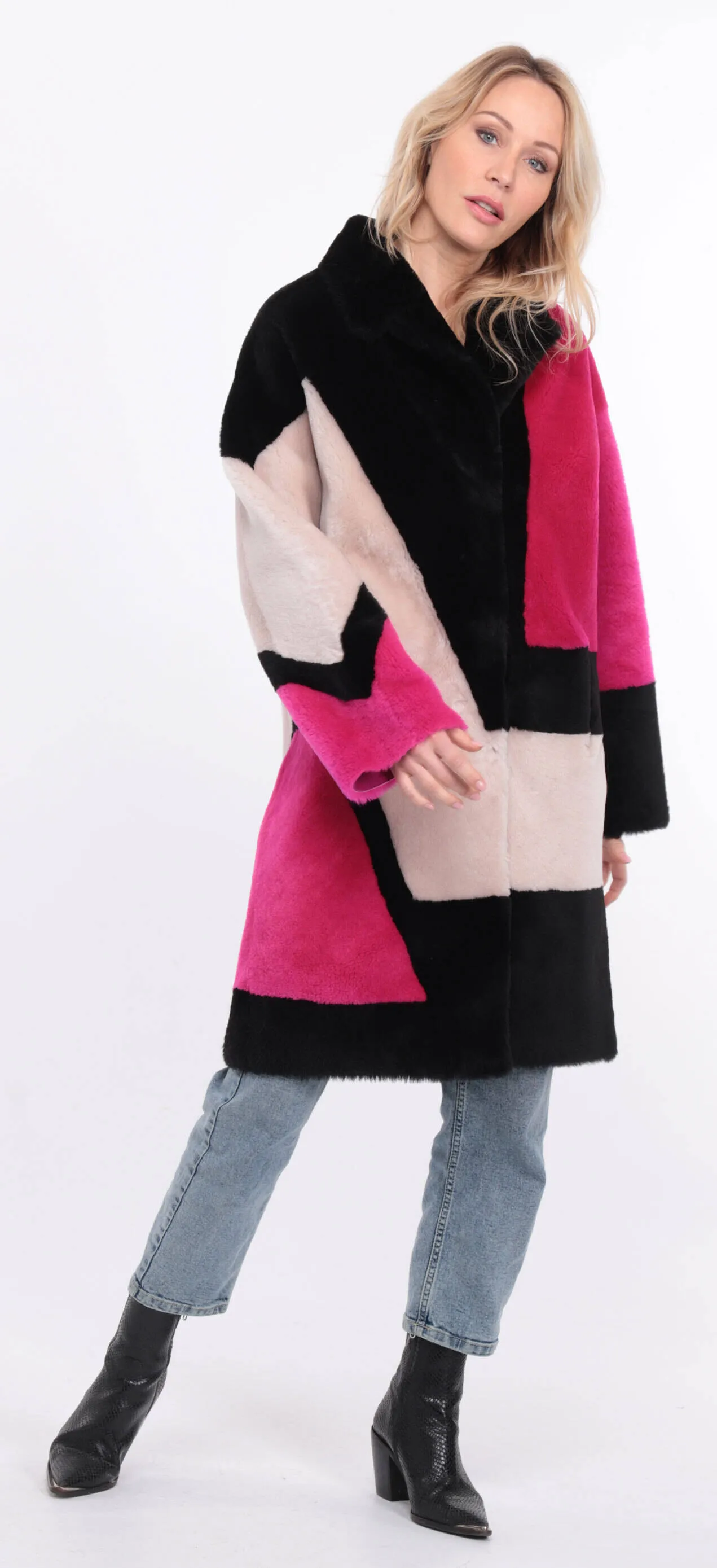 Multicolor sheepskin coat for women with grena accents.