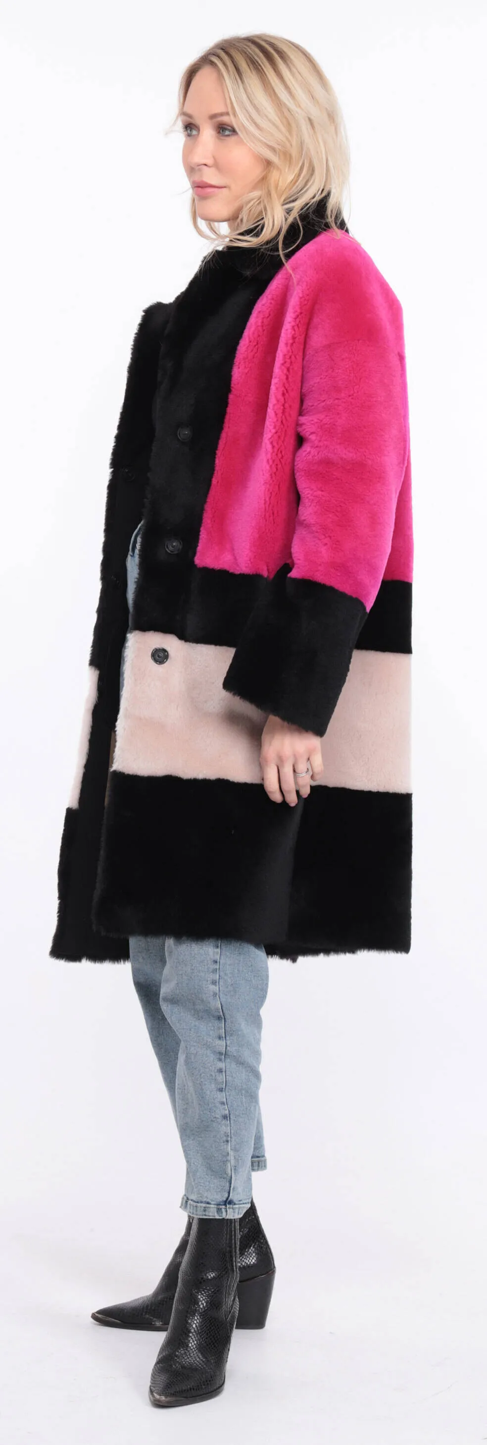 Multicolor sheepskin coat for women with grena accents.