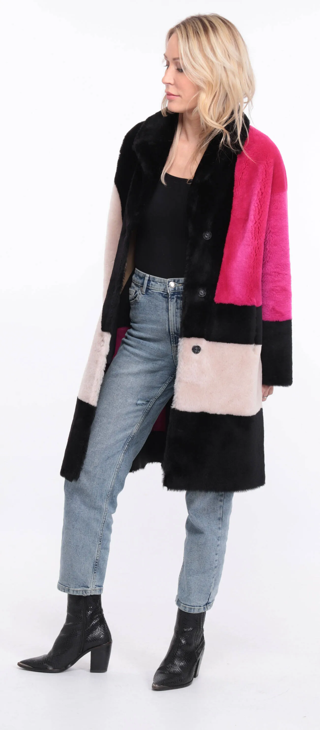 Multicolor sheepskin coat for women with grena accents.