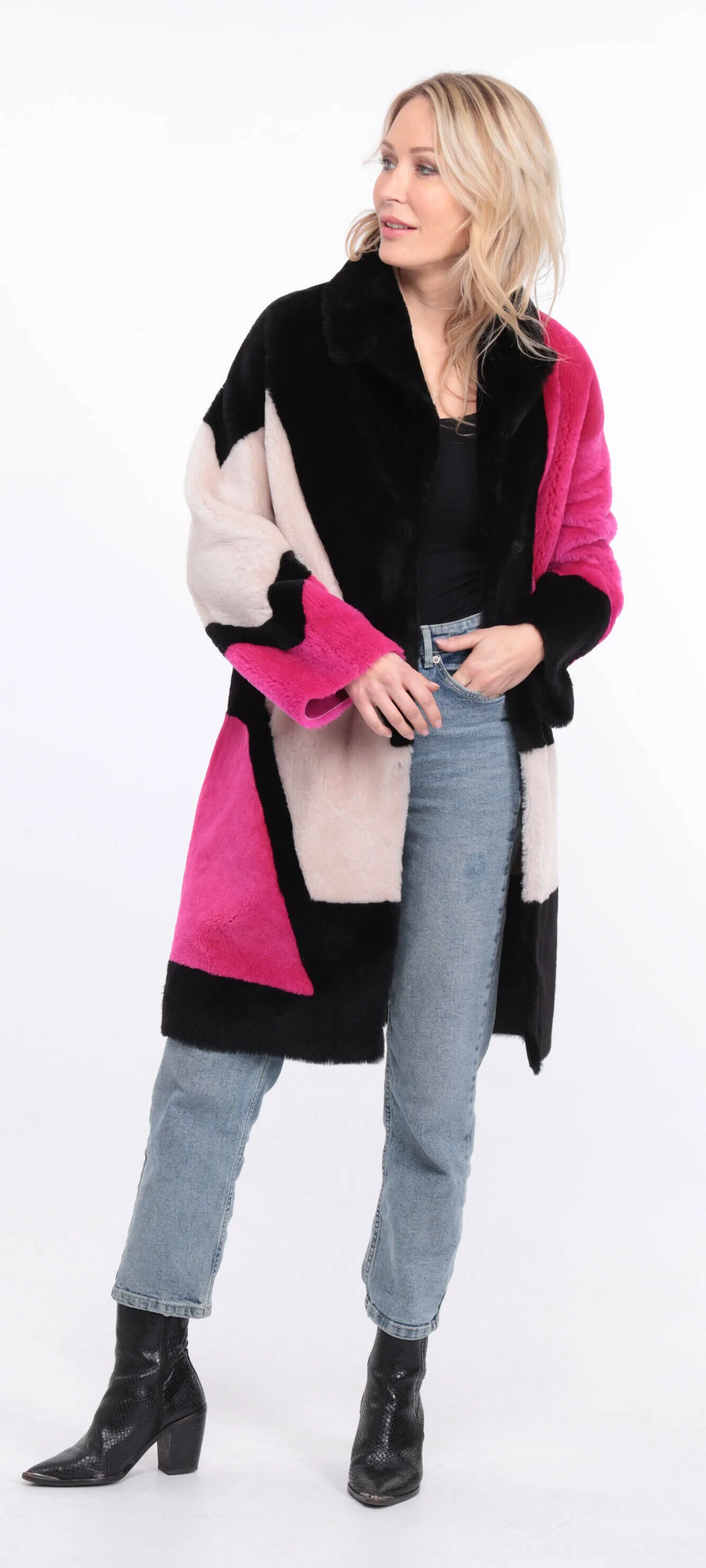 Multicolor sheepskin coat for women with grena accents.