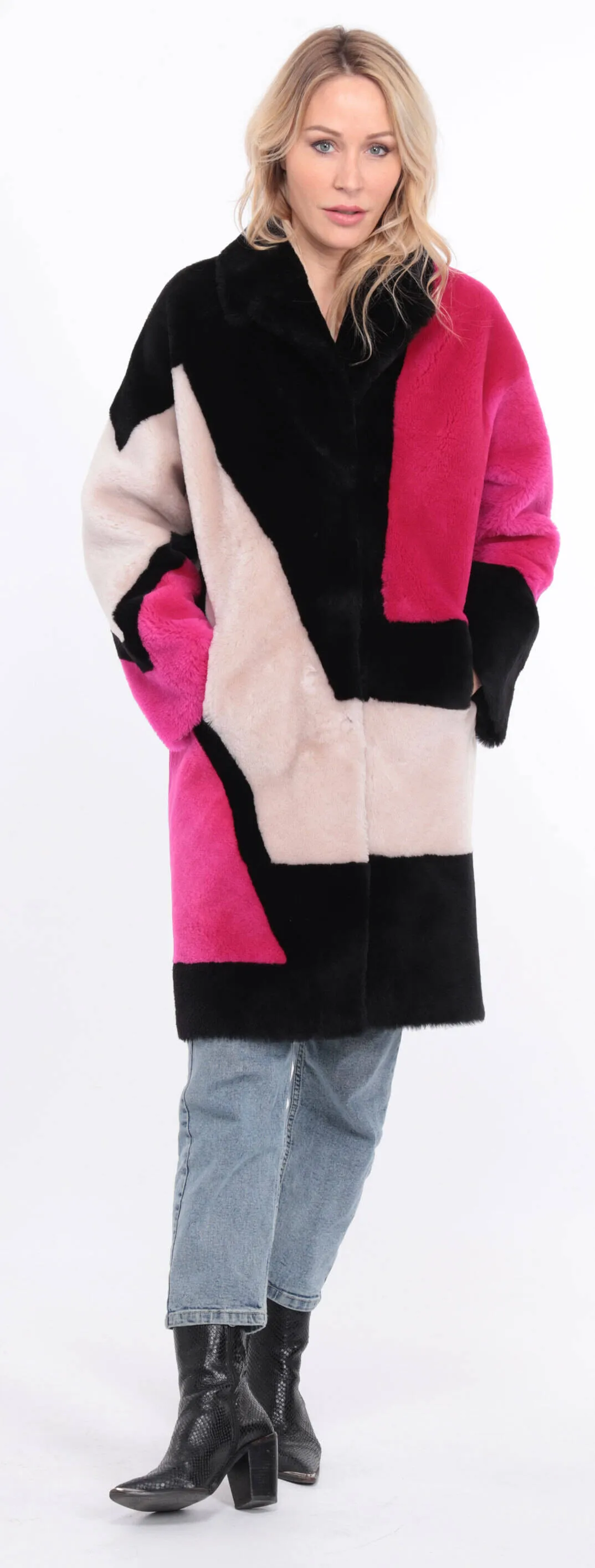 Multicolor sheepskin coat for women with grena accents.