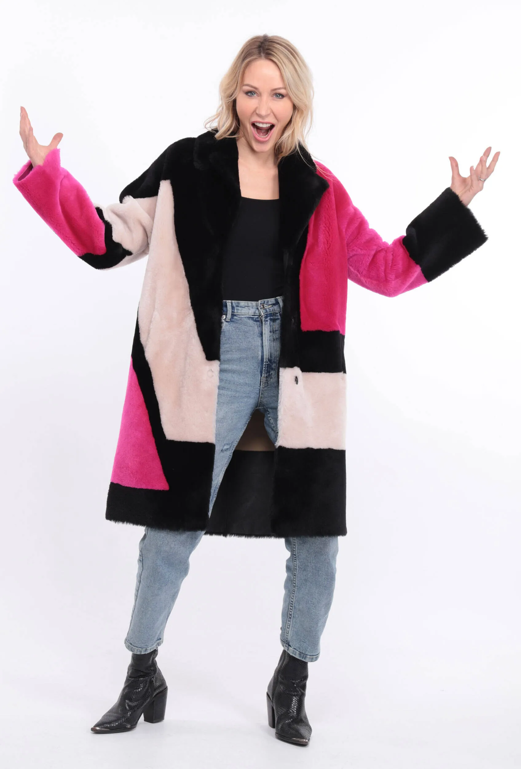 Multicolor sheepskin coat for women with grena accents.