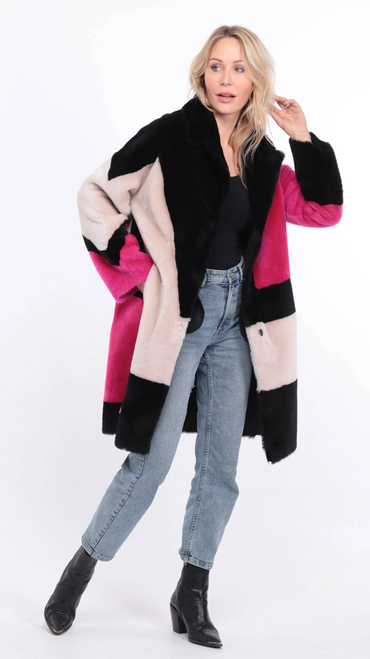 Multicolor sheepskin coat for women with grena accents.