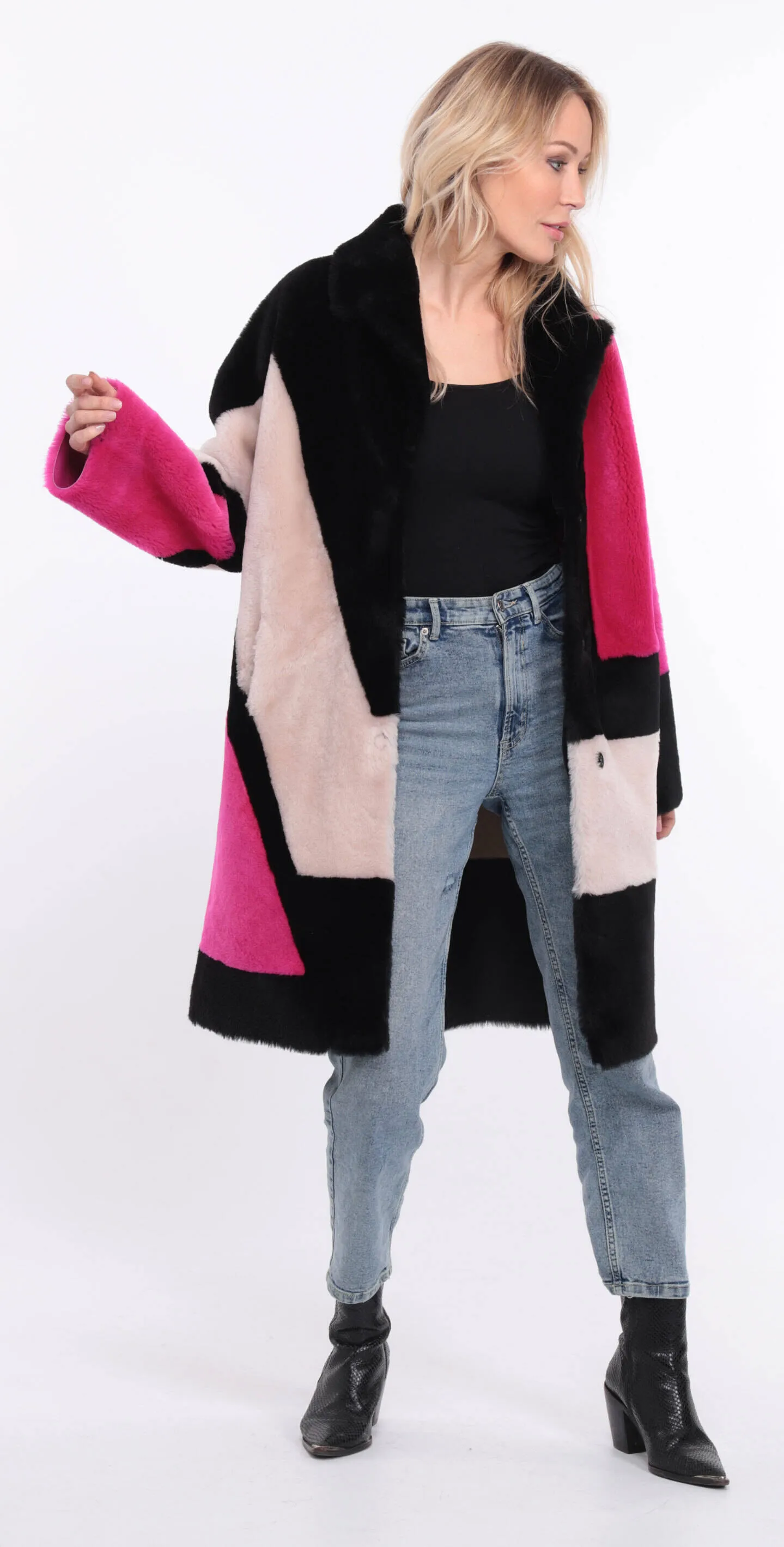 Multicolor sheepskin coat for women with grena accents.