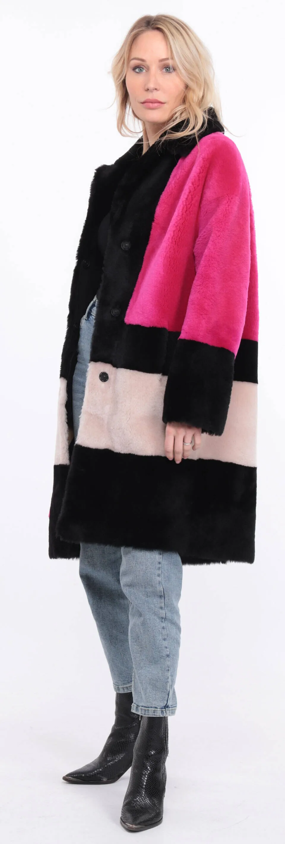 Multicolor sheepskin coat for women with grena accents.