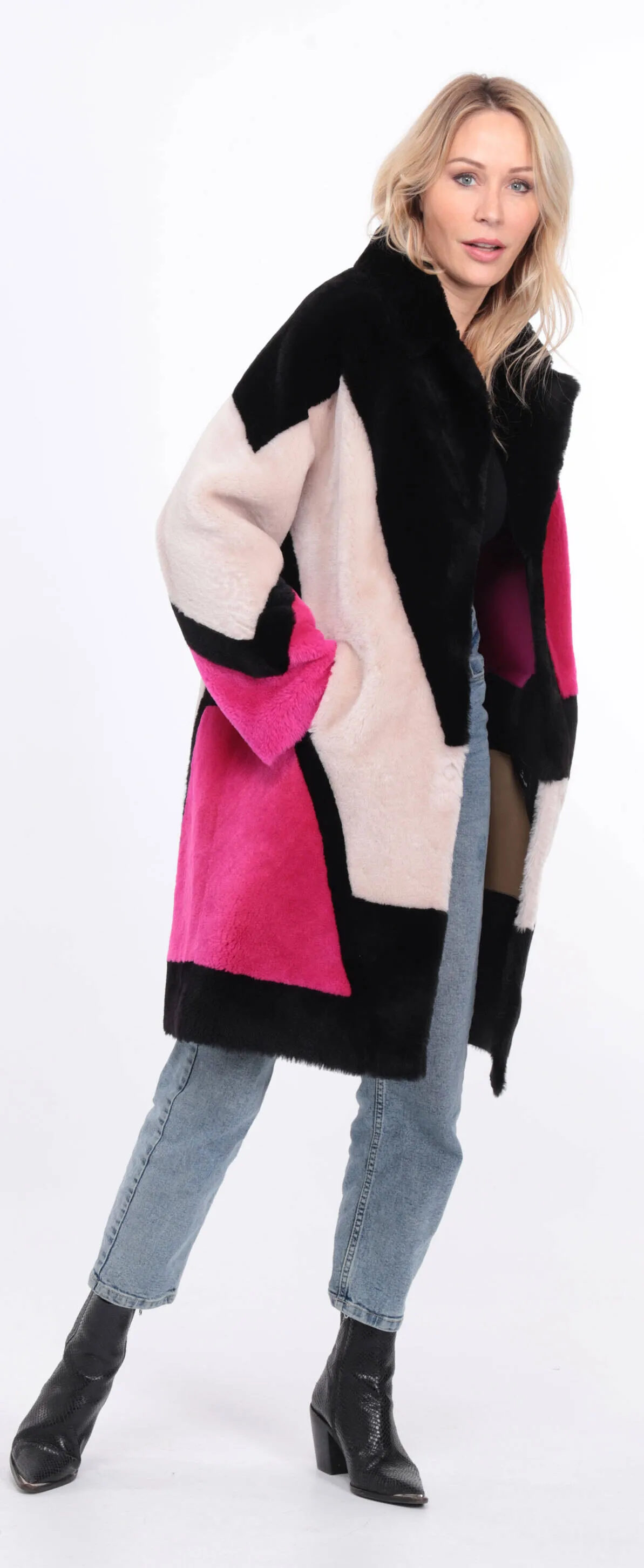 Multicolor sheepskin coat for women with grena accents.