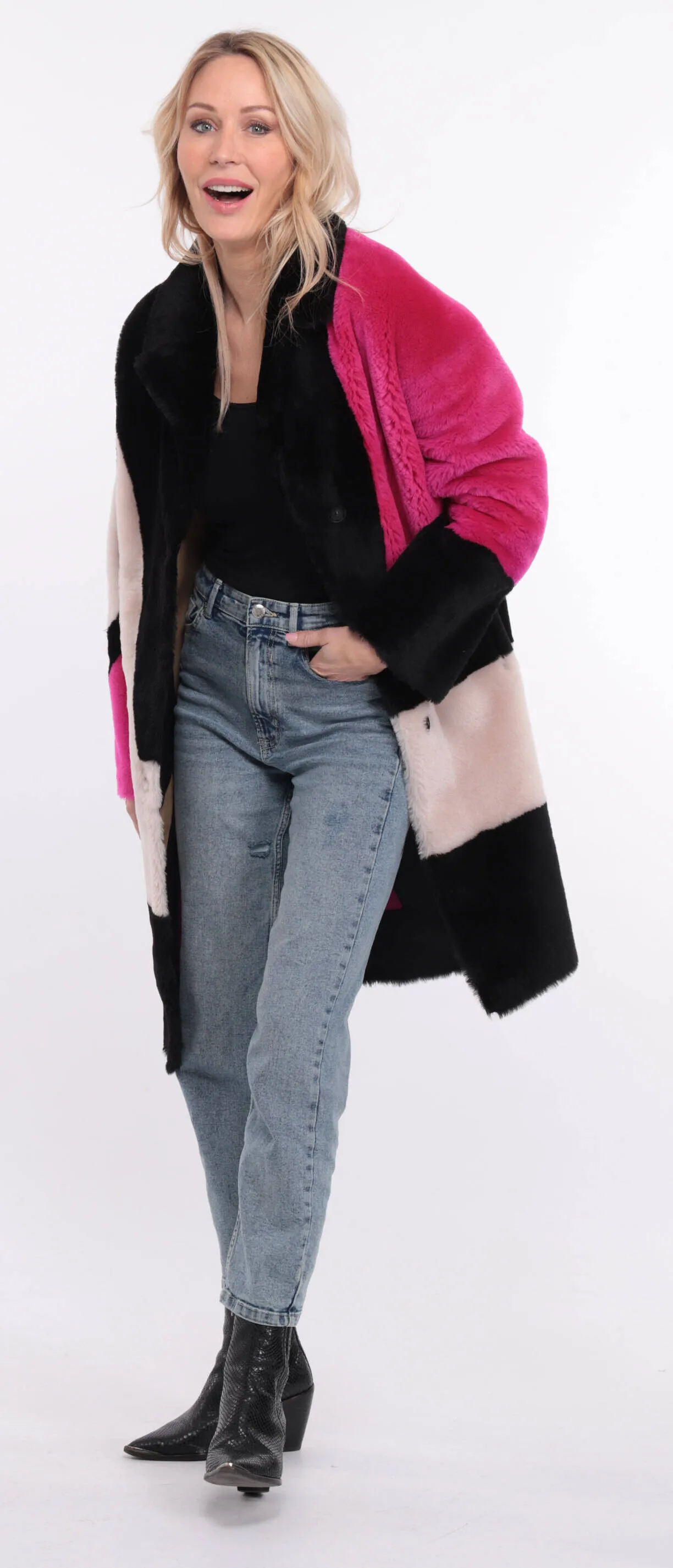 Multicolor sheepskin coat for women with grena accents.