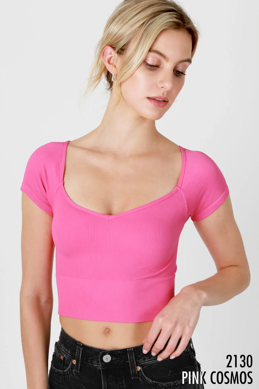 Ribbed cap sleeve crop top.