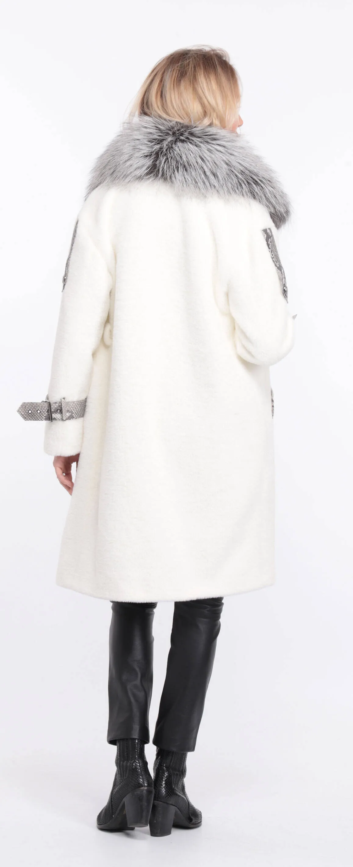 Warm Alcantara coat with stylish amber fox collar for women