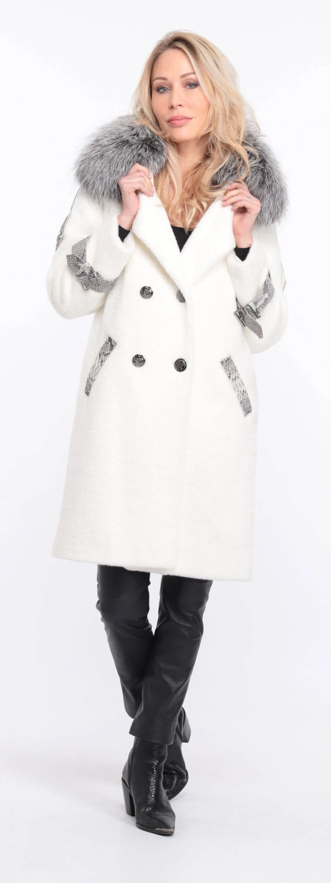 Warm Alcantara coat with stylish amber fox collar for women