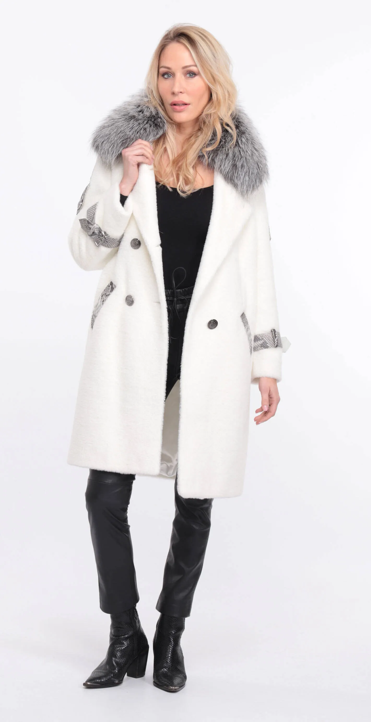 Warm Alcantara coat with stylish amber fox collar for women